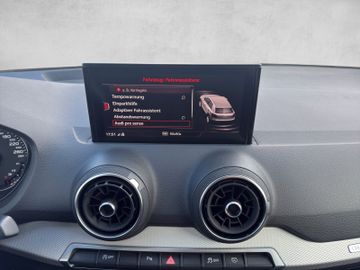 Audi Q2 35 TFSI basis 7-Gang S tronic|Kamera|Navi|LED