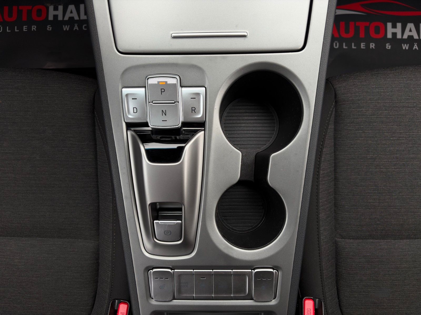 Fahrzeugabbildung Hyundai KONA E Select SHZ LHZ PDC CarPlay ACC Navi LKA