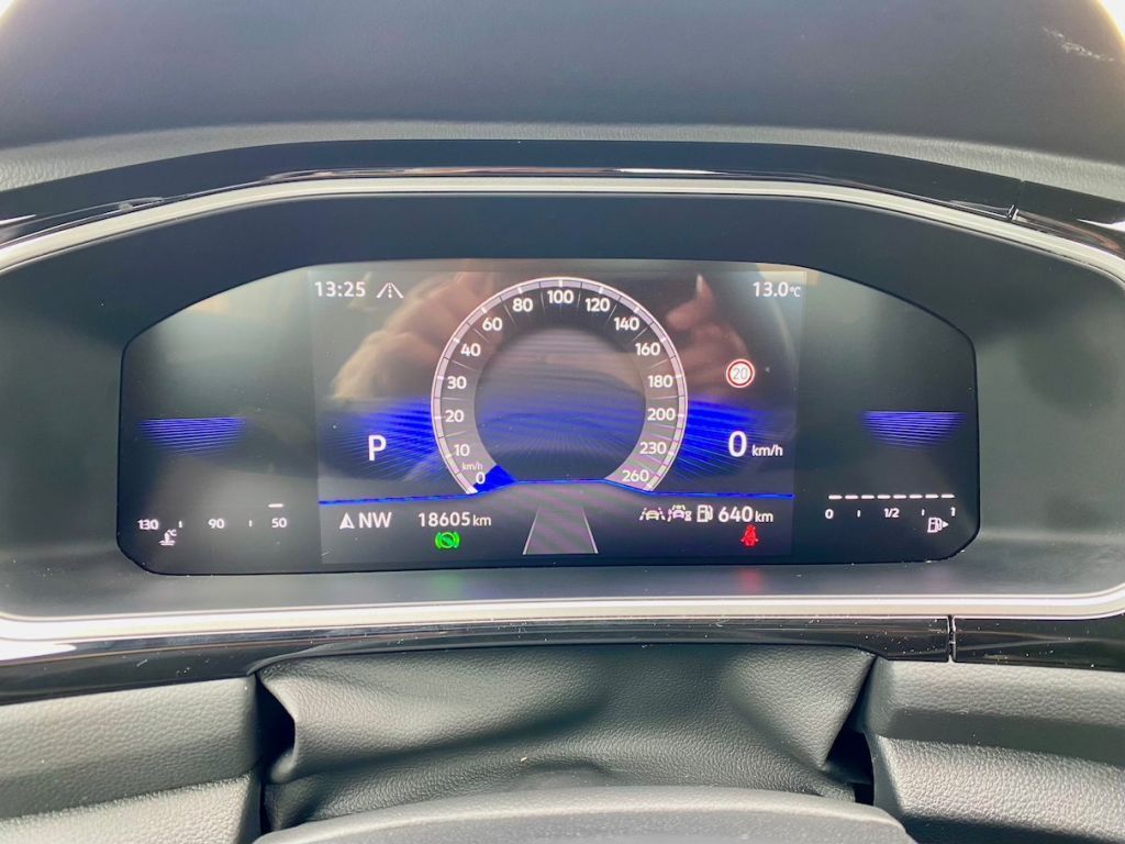 Fahrzeugabbildung Volkswagen T-Roc Cabriolet 1.5 DSG R-Line AAC GJR AHK NAVI