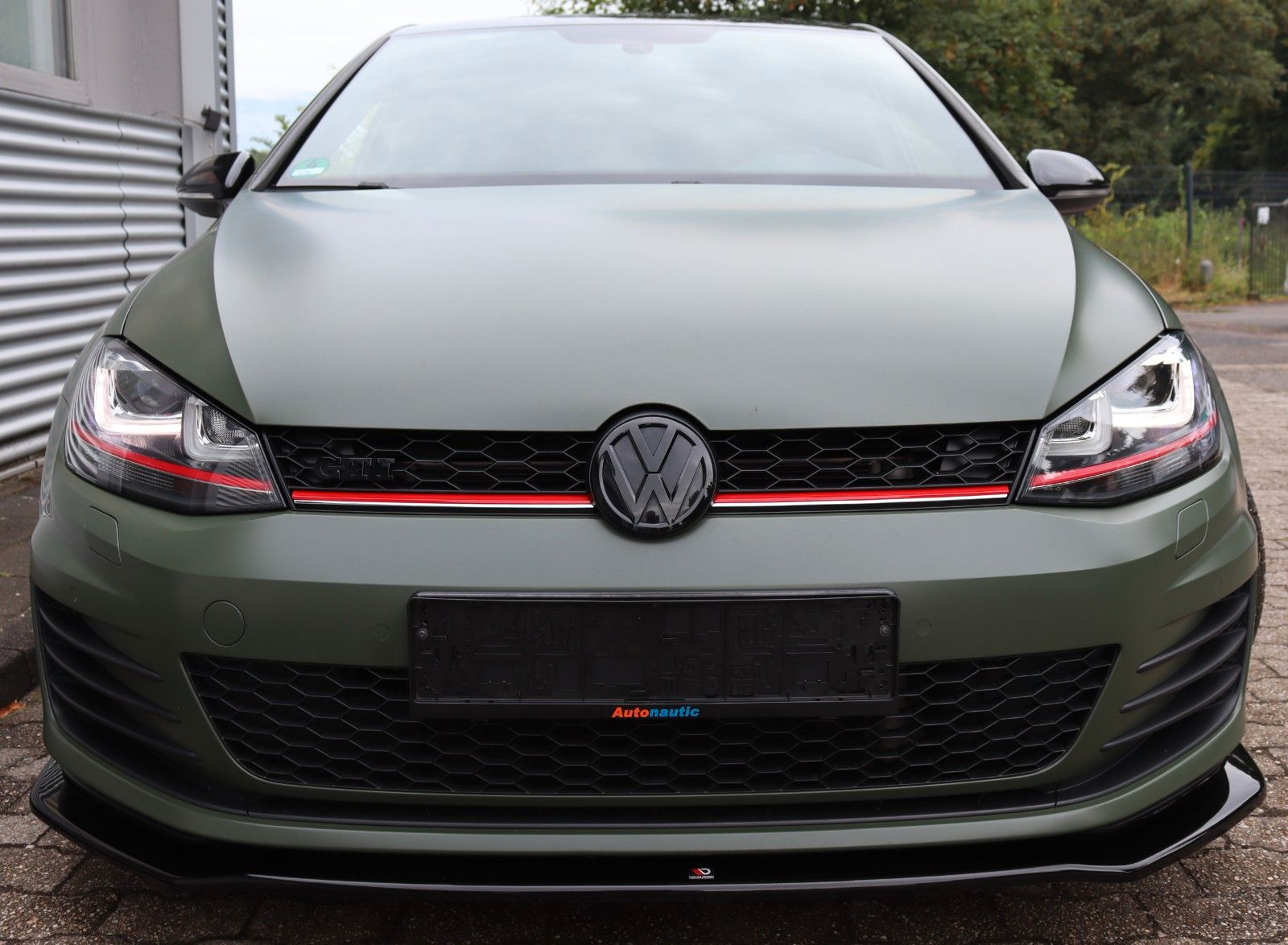 Fahrzeugabbildung Volkswagen Golf VII GTI  DSG 323 PS NAVI Bi-XENON PDC 8xALU