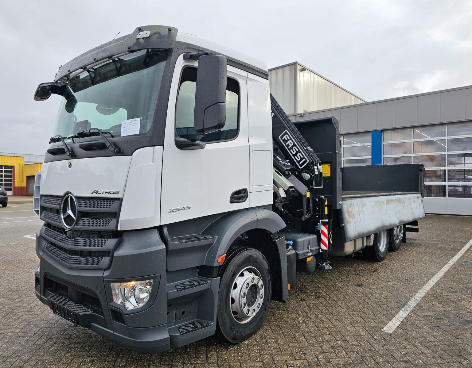 Fahrzeugabbildung Mercedes-Benz Actros 2545 Bordmatik Lenk/Lift FASSI 235-6