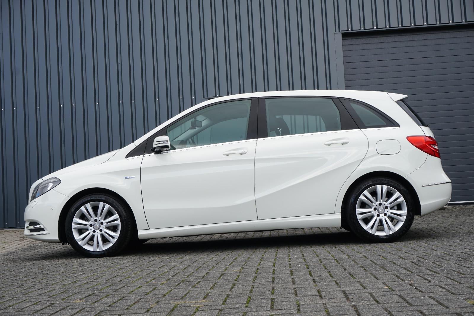 Mercedes-Benz B 180 Bi-Xenon RFK SHZ NAV Leder AHK Memory