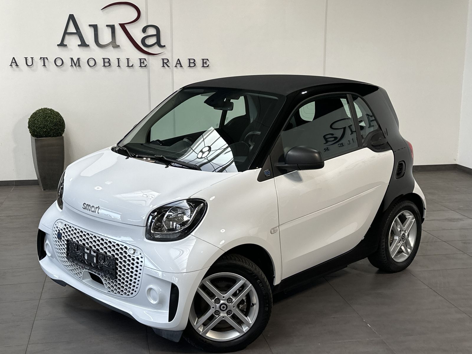Fahrzeugabbildung Smart ForTwo EQ Coupé CARPLAY+TEMPOMAT+1HD+DAB-RADIO