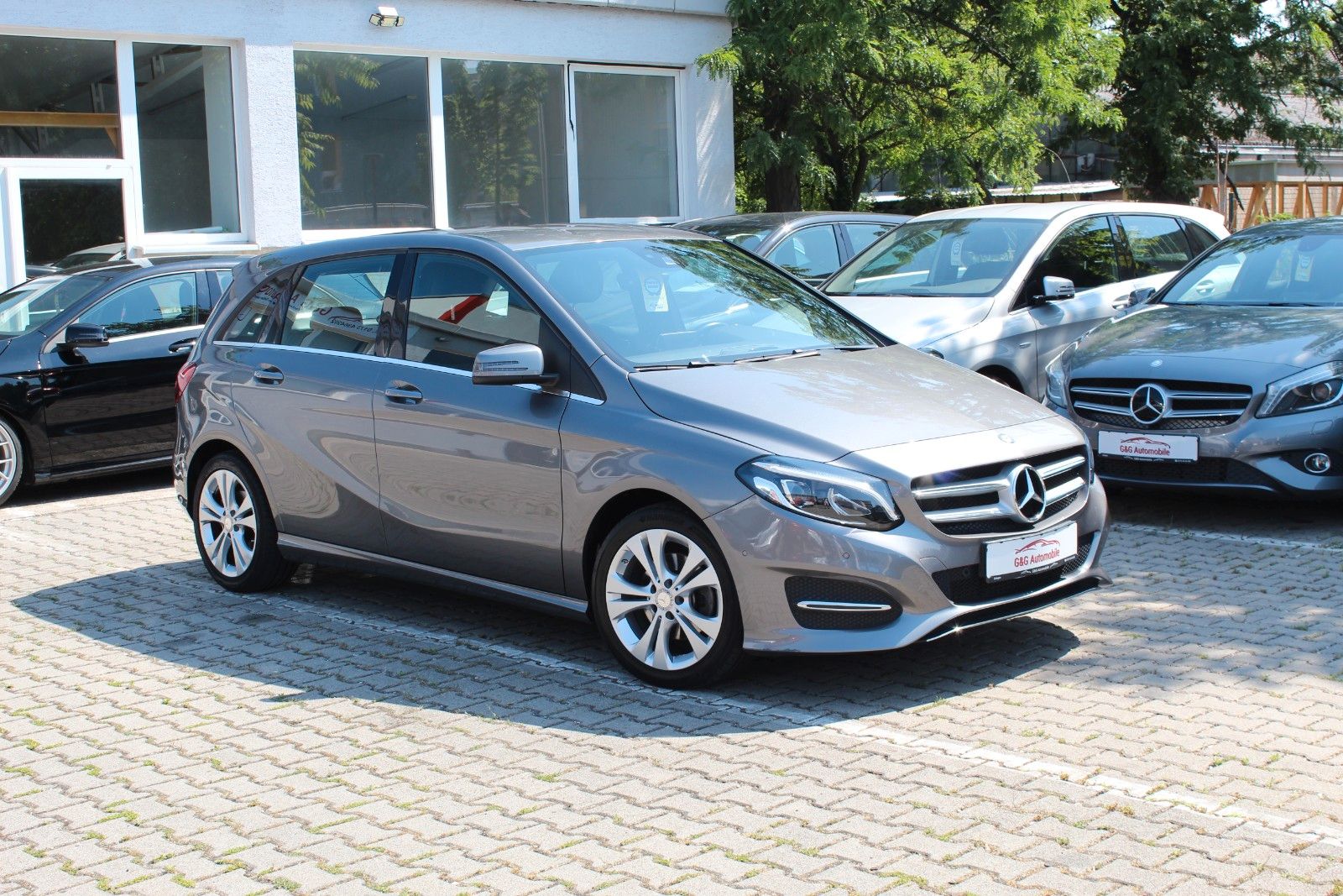MERCEDES-BENZ B 180 AUT*LED*NAVI*LEDER*PDC*SHZ