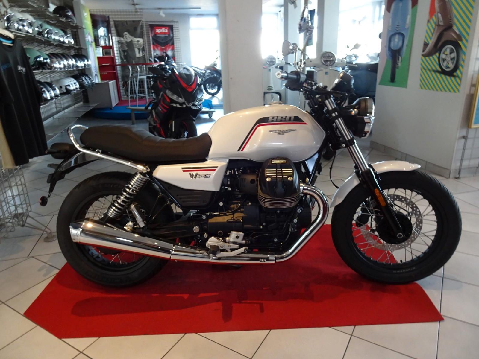 Moto Guzzi V7 Special-MY25-GUZZIAKTION-