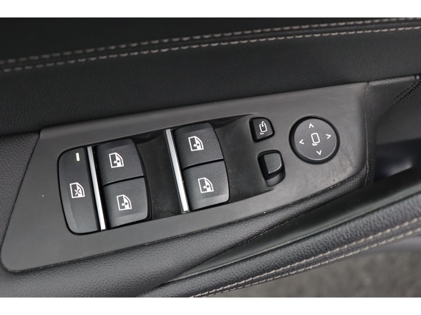 Fahrzeugabbildung BMW 540 d xDrive M Sport Touring Park-Assistent AHK