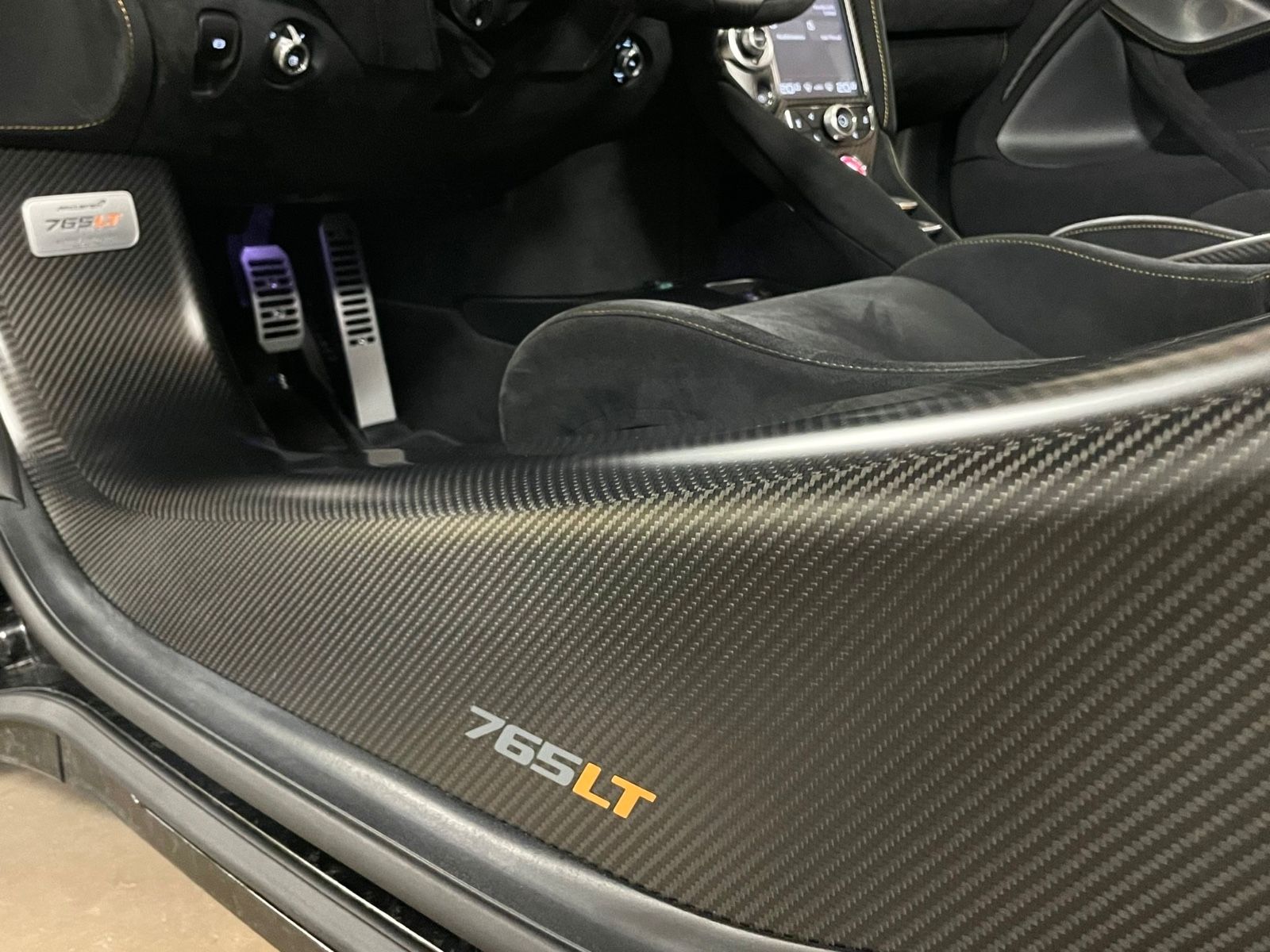 Fahrzeugabbildung McLaren 765LT SPIDER MSO LIFT B&W ALCANTARA RACING SEATS