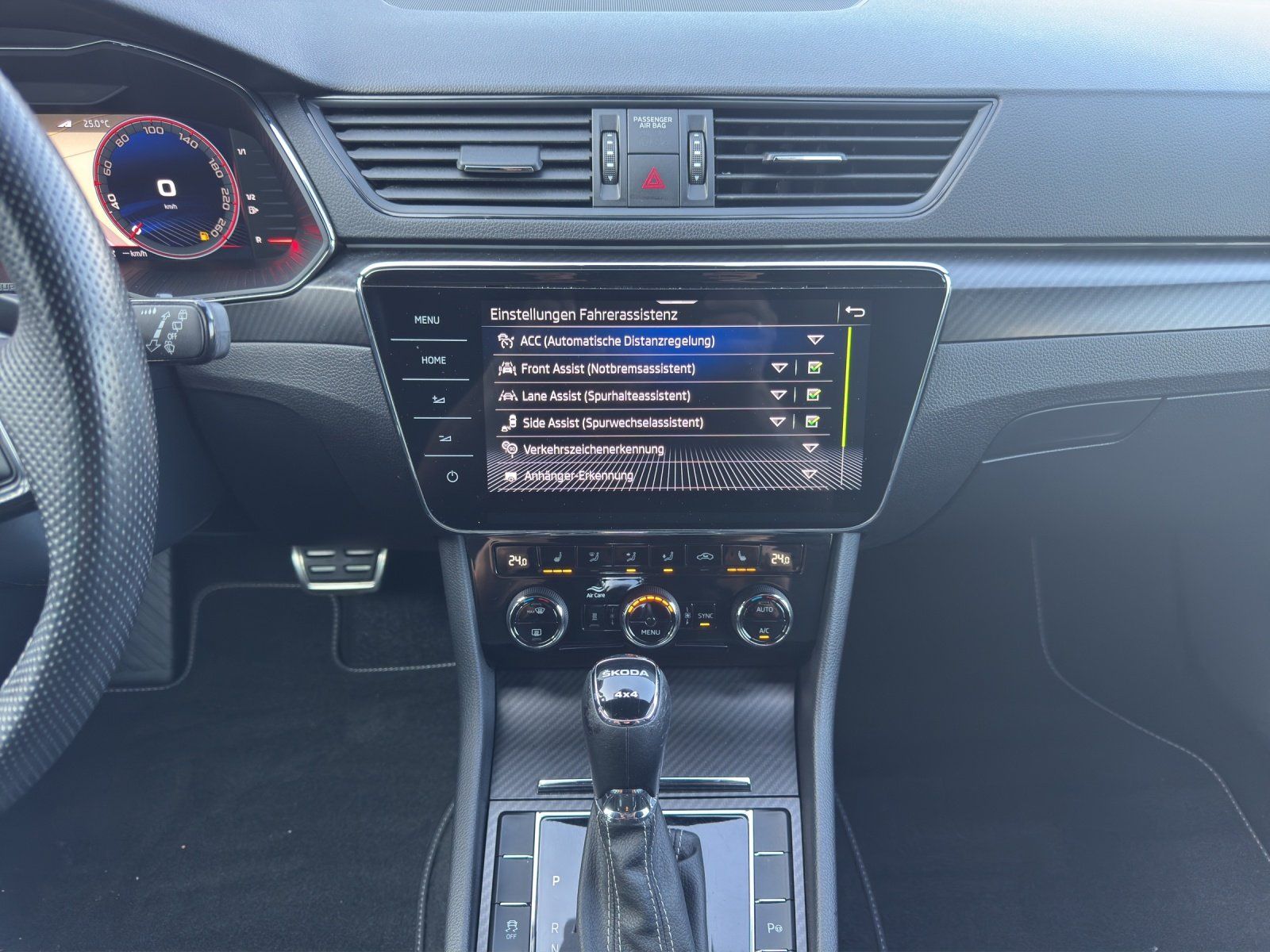 Fahrzeugabbildung SKODA Superb Combi 2.0 TSI Sportline 4x4/AHK/360°CAM/