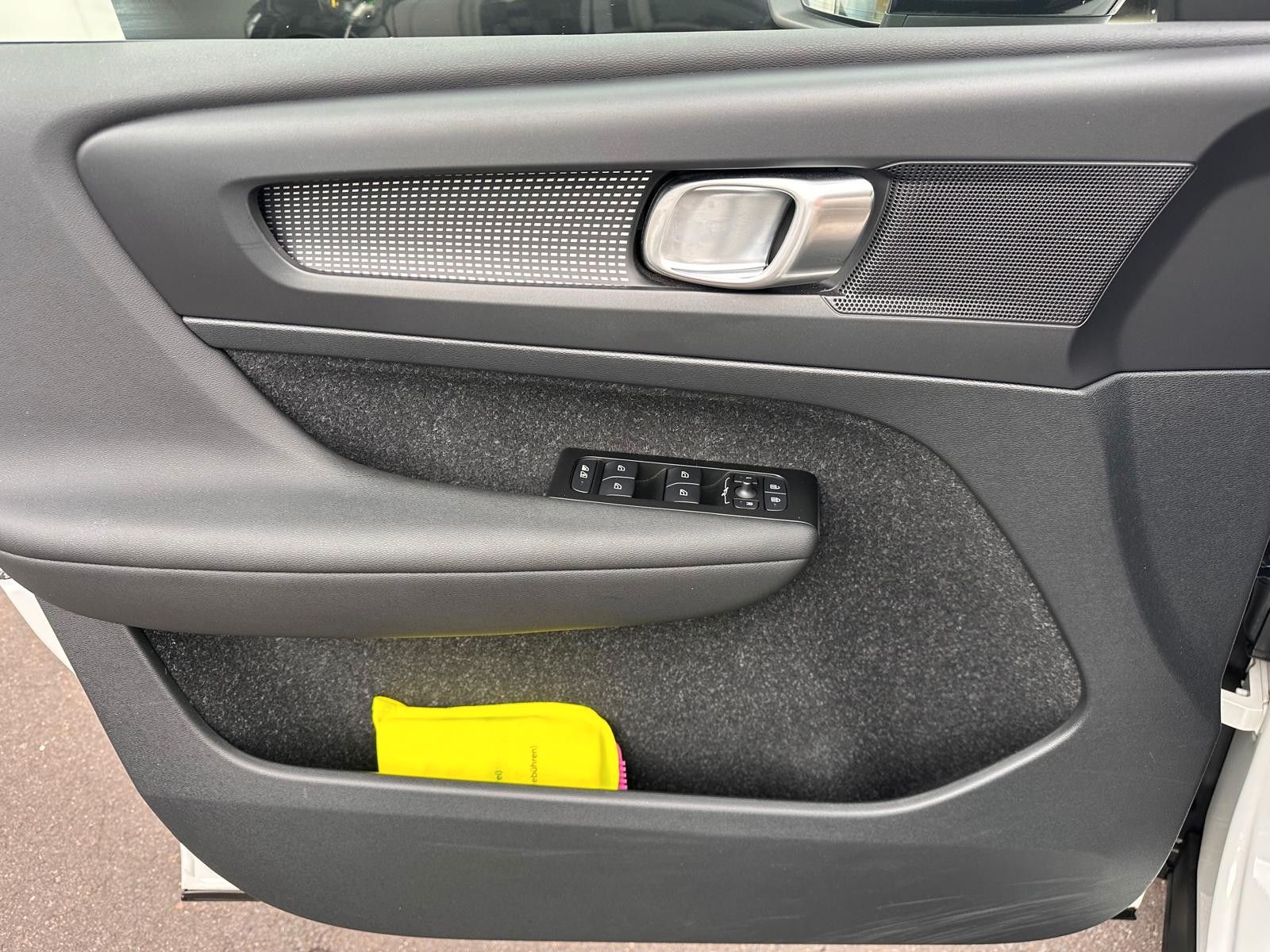 Volvo XC40 B4 R-Design AWD AHK BLIS ACC Standheiz.Kam foto 13