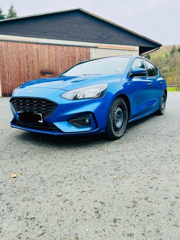 Ford Focus ST line