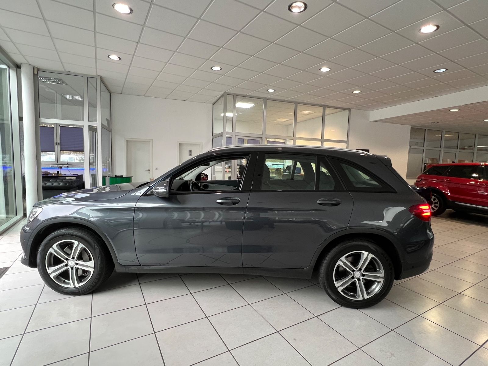 Fahrzeugabbildung Mercedes-Benz GLC 250 d 4Matic *LEDER*NAVI*SITZHEIZUNG*LED*