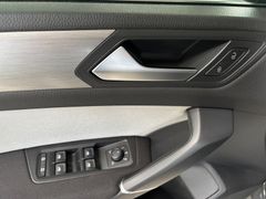 Fahrzeugabbildung Volkswagen Touran 1.5 TSI Comfortline --ACC/AHK/STHZG/17LM