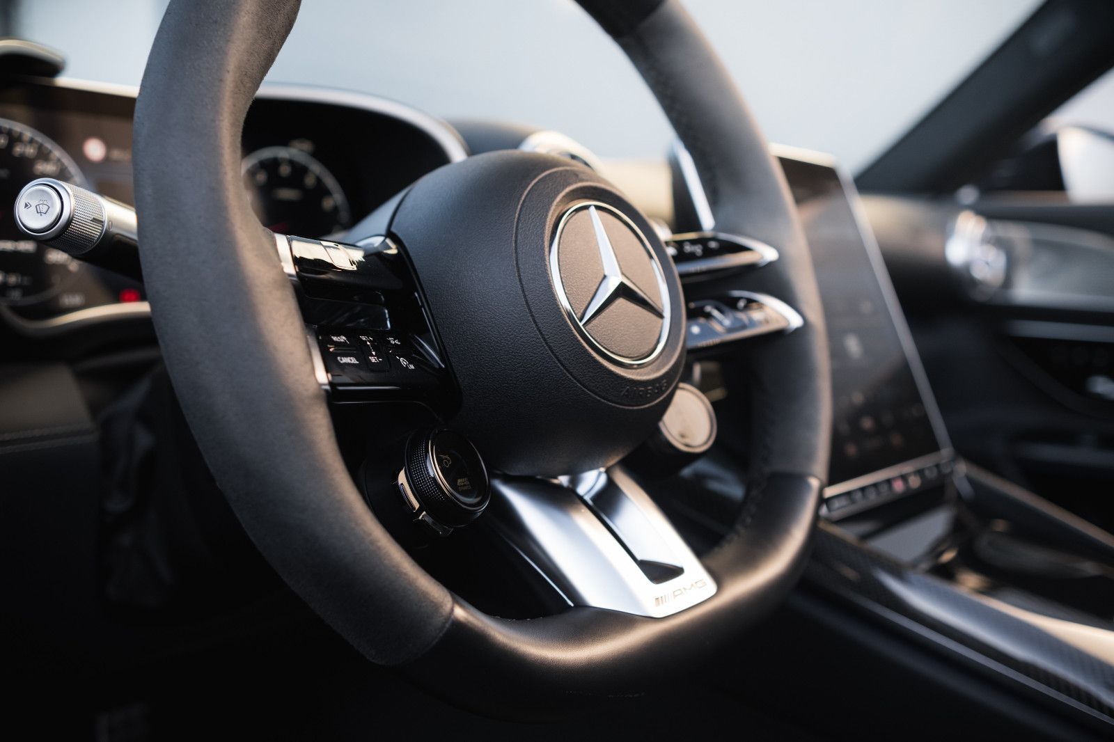 Fahrzeugabbildung Mercedes-Benz SL 63 AMG 4Matic+-Keramik-Burmester High- End