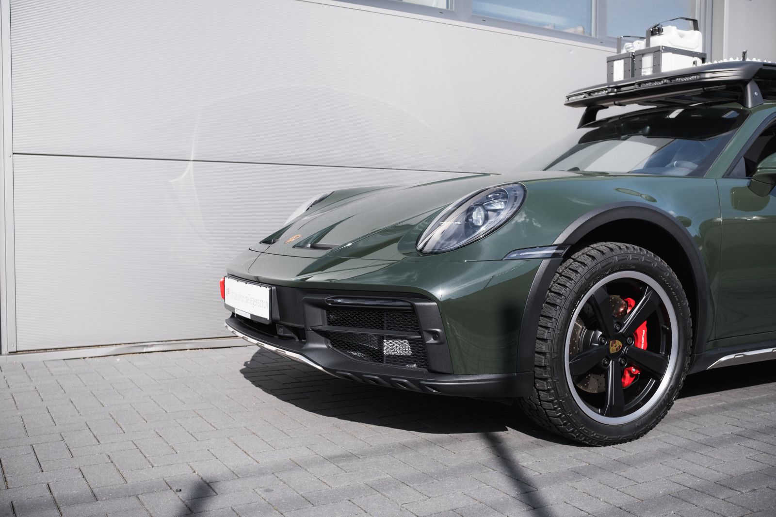 Fahrzeugabbildung Porsche 992/911 DAKAR - PTS Underberggrün-Rallyepaket