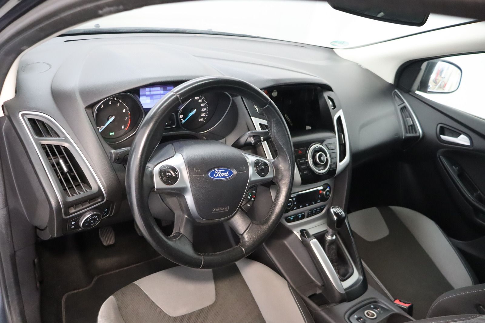 Fahrzeugabbildung Ford Focus 1.0 econetic Turnier Champions League