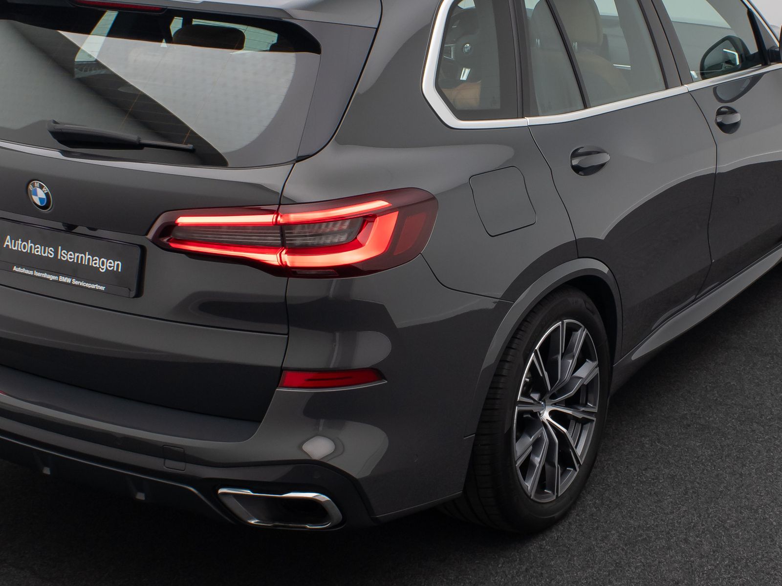 Fahrzeugabbildung BMW X5 xD40d M Sport 360° AHK DAB H/K HUD DisplayKey