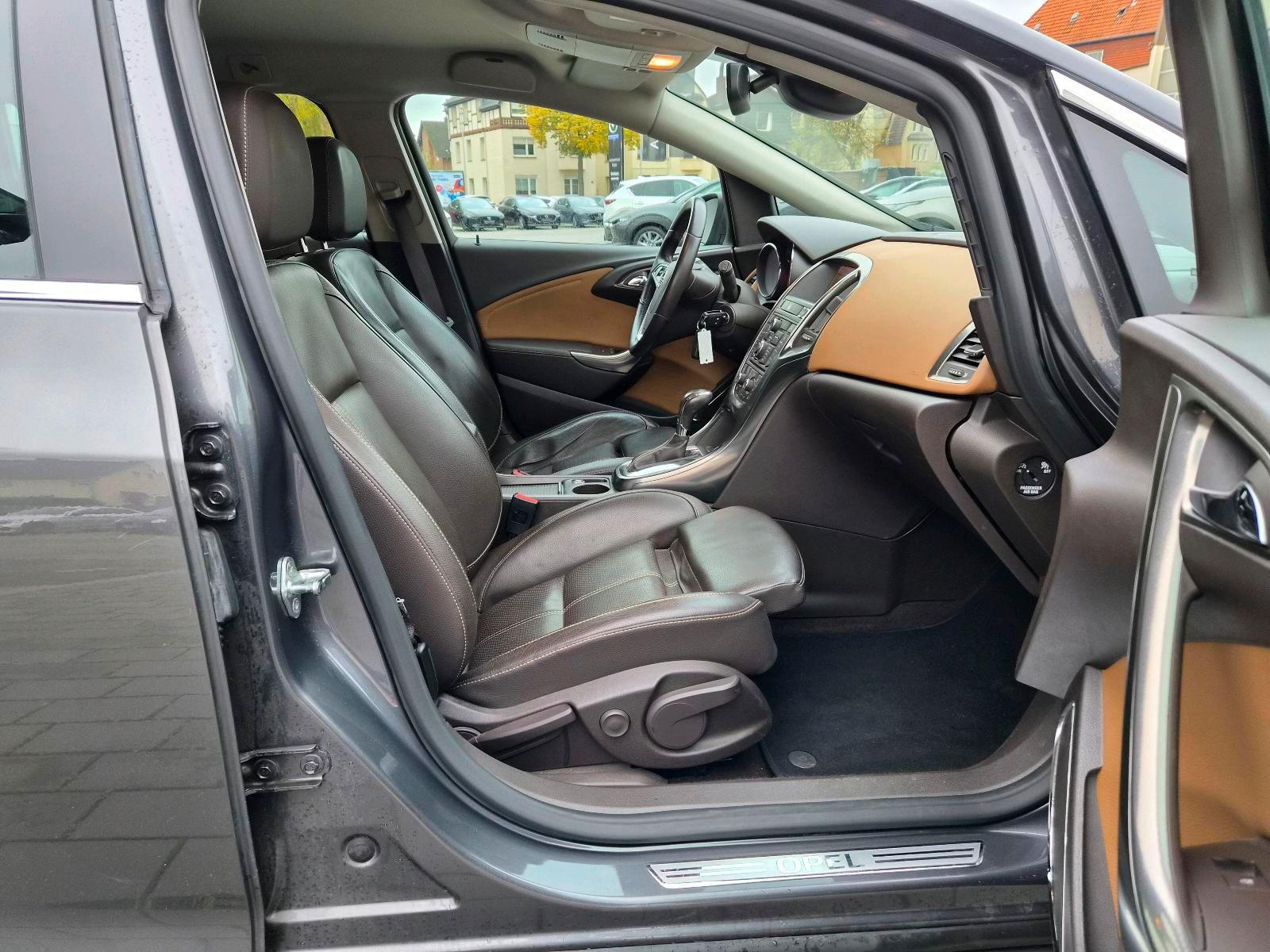 Opel Astra 2011 — photo 14