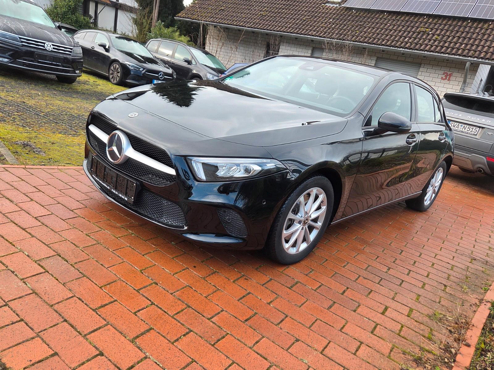 Mercedes-Benz A 250 e, 8 Gang Automatic, PDC v u h, LED, Spur