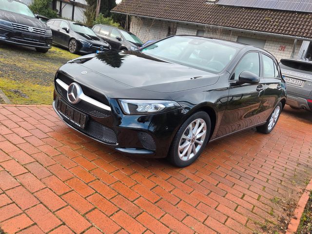 MERCEDES-BENZ A 250 e, 8 Gang Automatic, PDC v u h, LED, Spur
