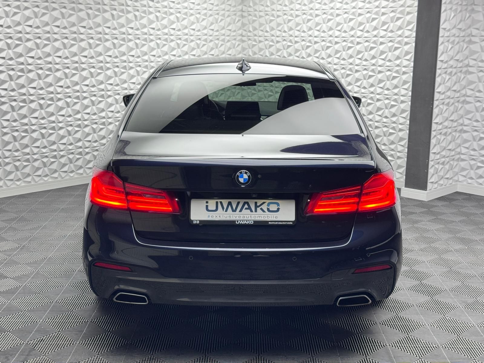 Fahrzeugabbildung BMW 530d M-PAKET*ACC*H&K*KEYLESS*HUD*R-CAM*DAB*LIVE