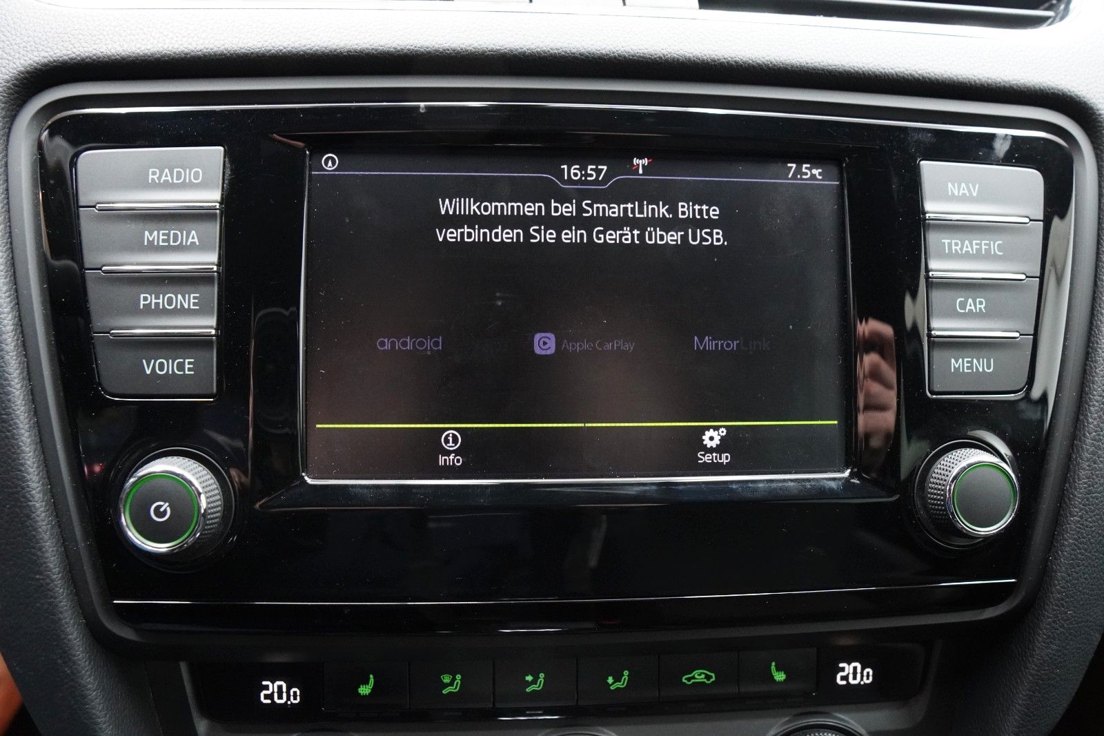 Fahrzeugabbildung SKODA Octavia RS *Autom*Navi*CarPlay*