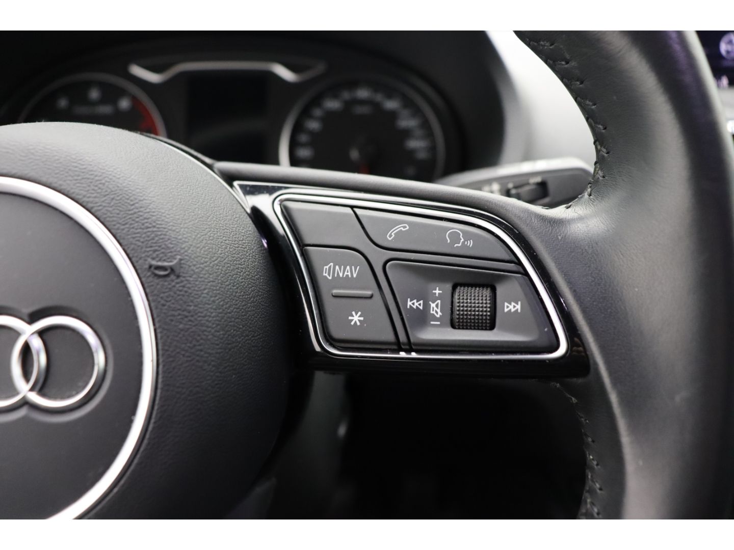 Fahrzeugabbildung Audi A3 Sportback 30 TFSI  2-Zonen-Klimaautom