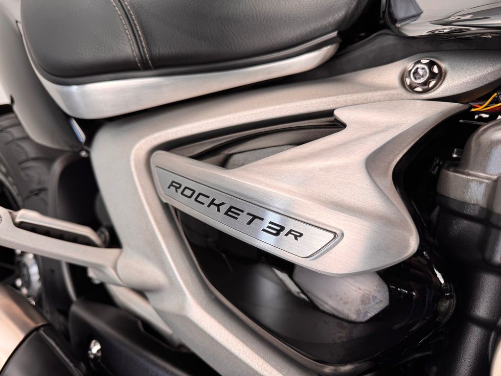 Fahrzeugabbildung Triumph ROCKET 3 R CHROME EDITION *NEUWERTIG*SERVICE NEU