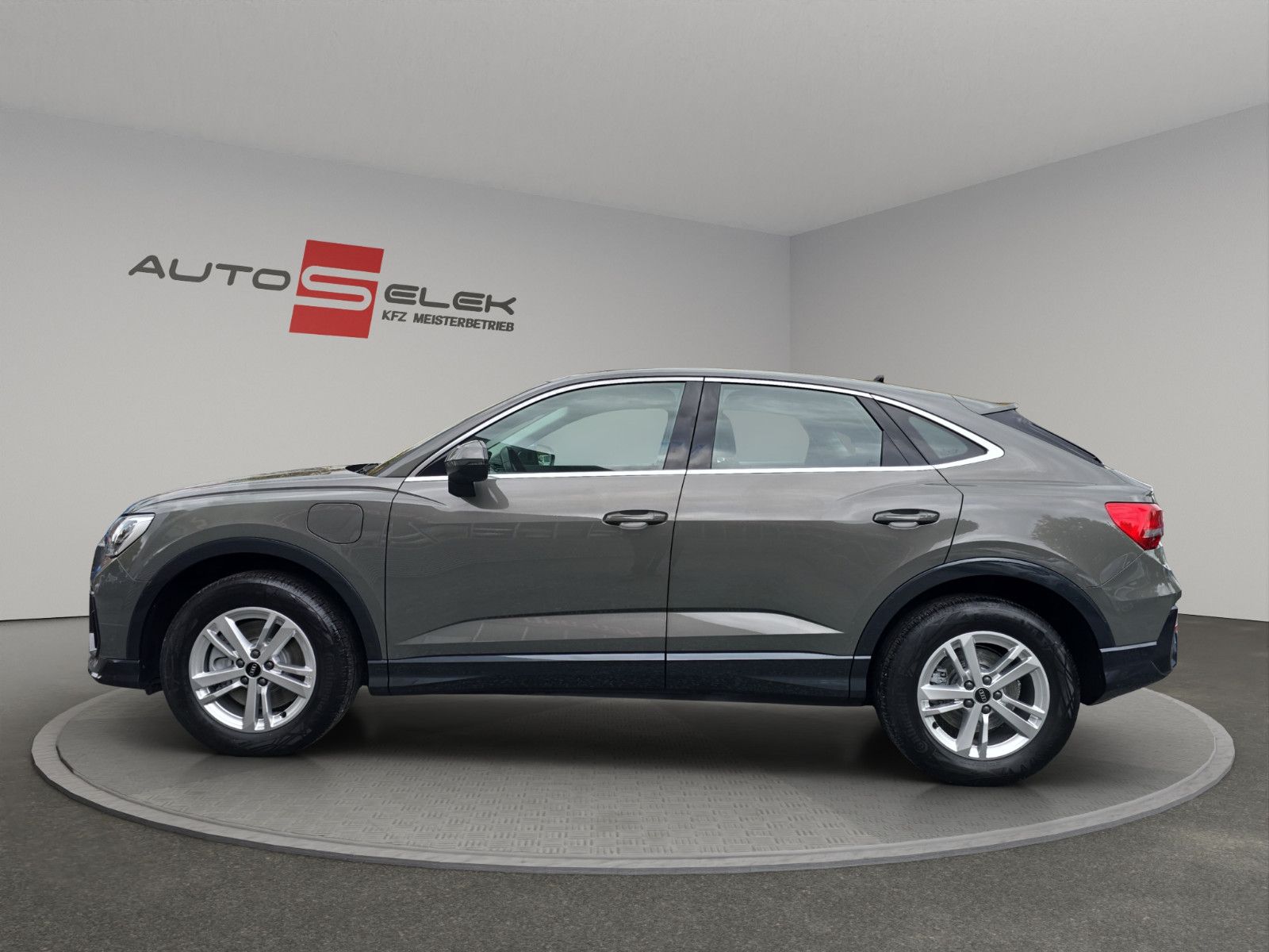 Fahrzeugabbildung Audi Q3 Sportback 45 TFSI e basis(EURO6d)