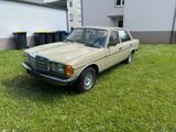 Mercedes-Benz 240D W123 1. Hand 117TKM - Mercedes-Benz 240 mit Diesel-Antrieb