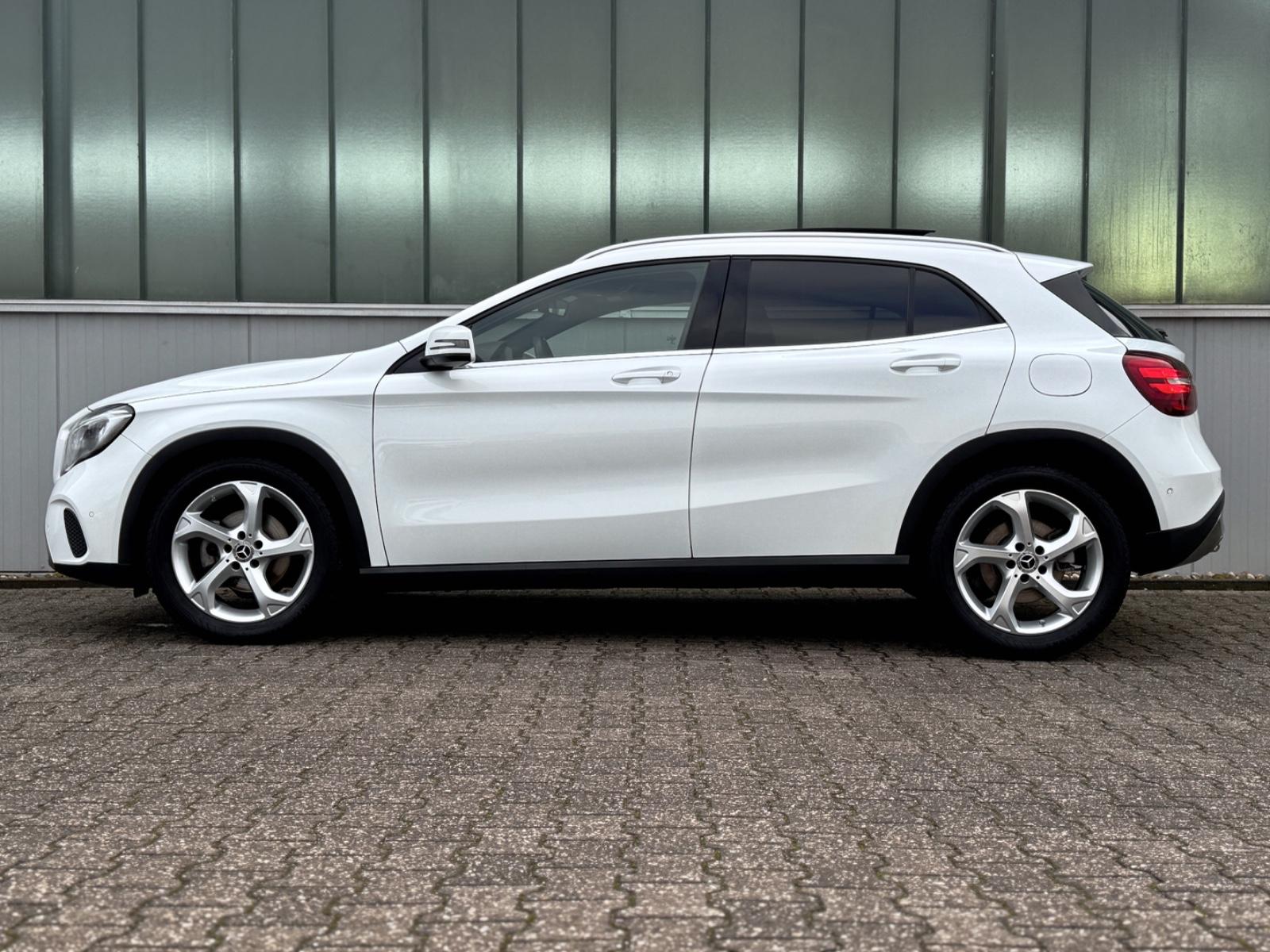 Mercedes-Benz GLA 180 Urban *PANORAMA|LED|NAVI|CAM*