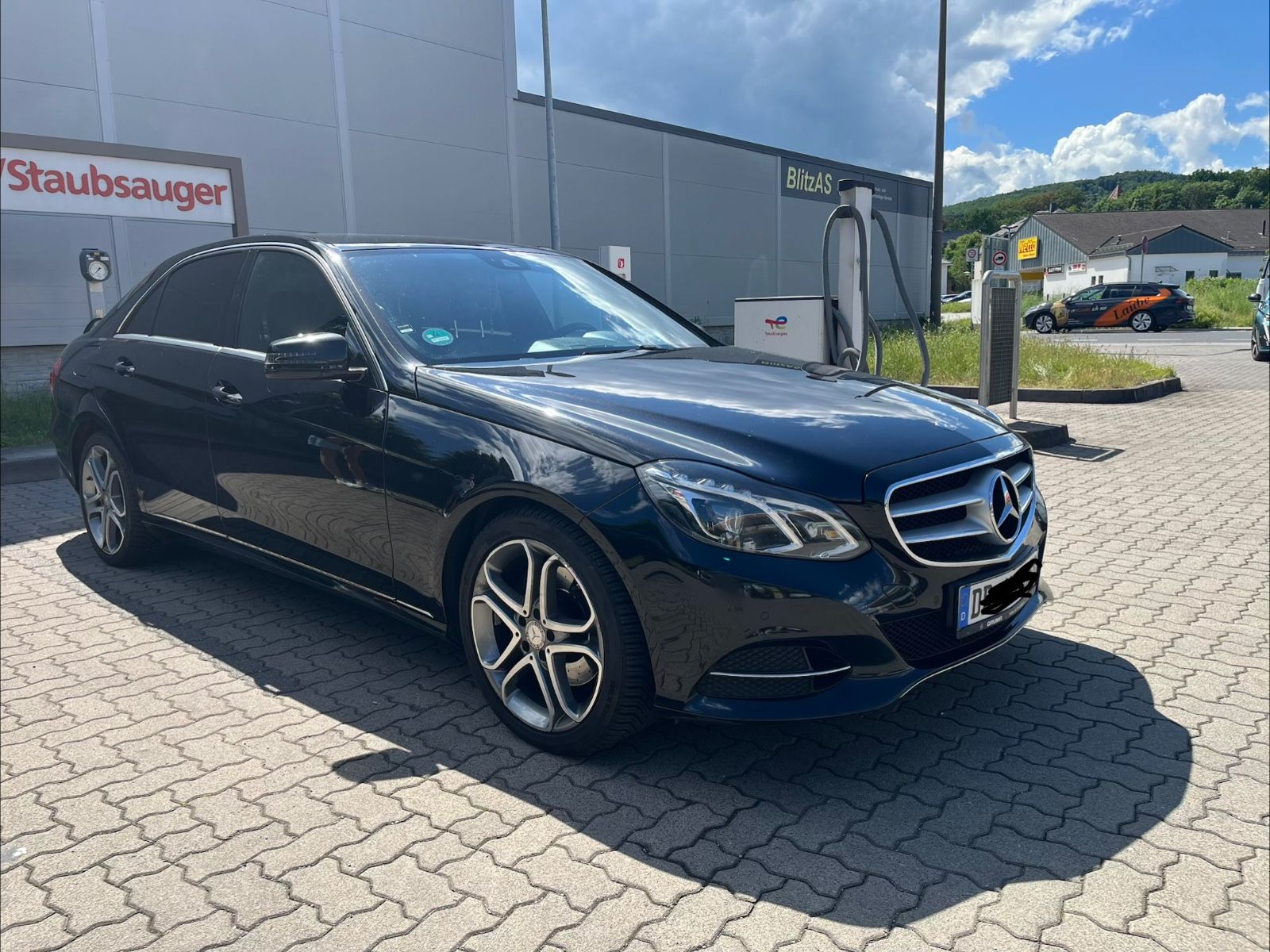 MERCEDES-BENZ E 200