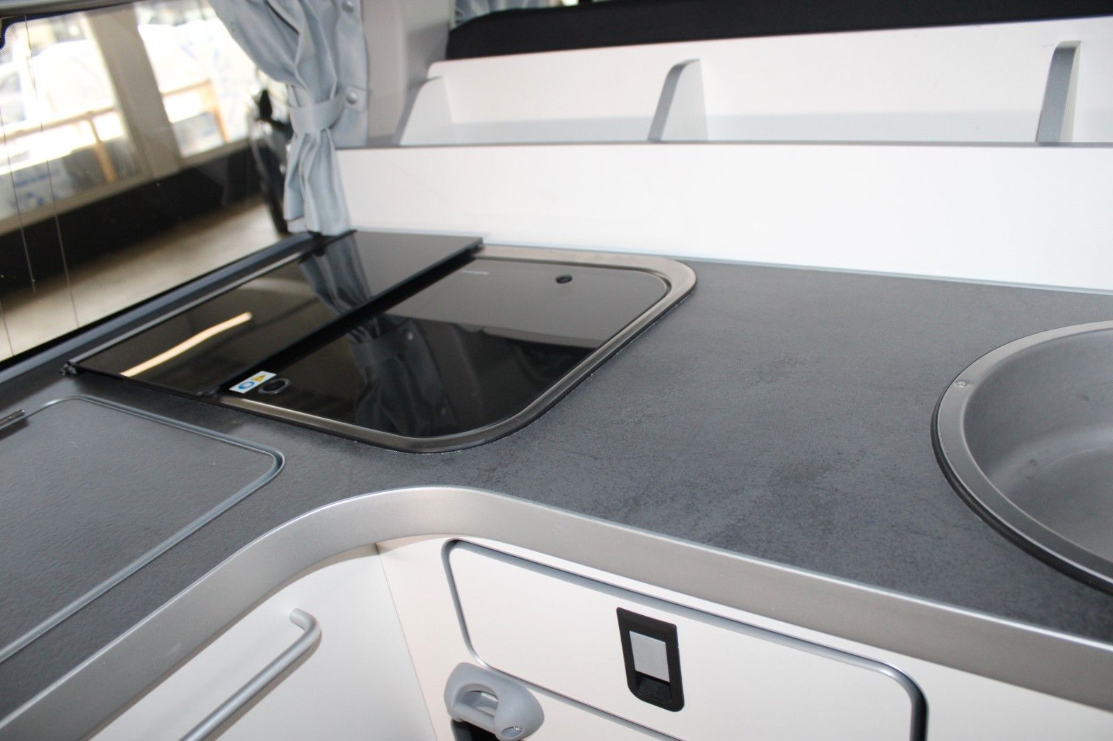 Fahrzeugabbildung Ford Ford Nugget PLUS Aufstelldach Aut WC Markise AHK