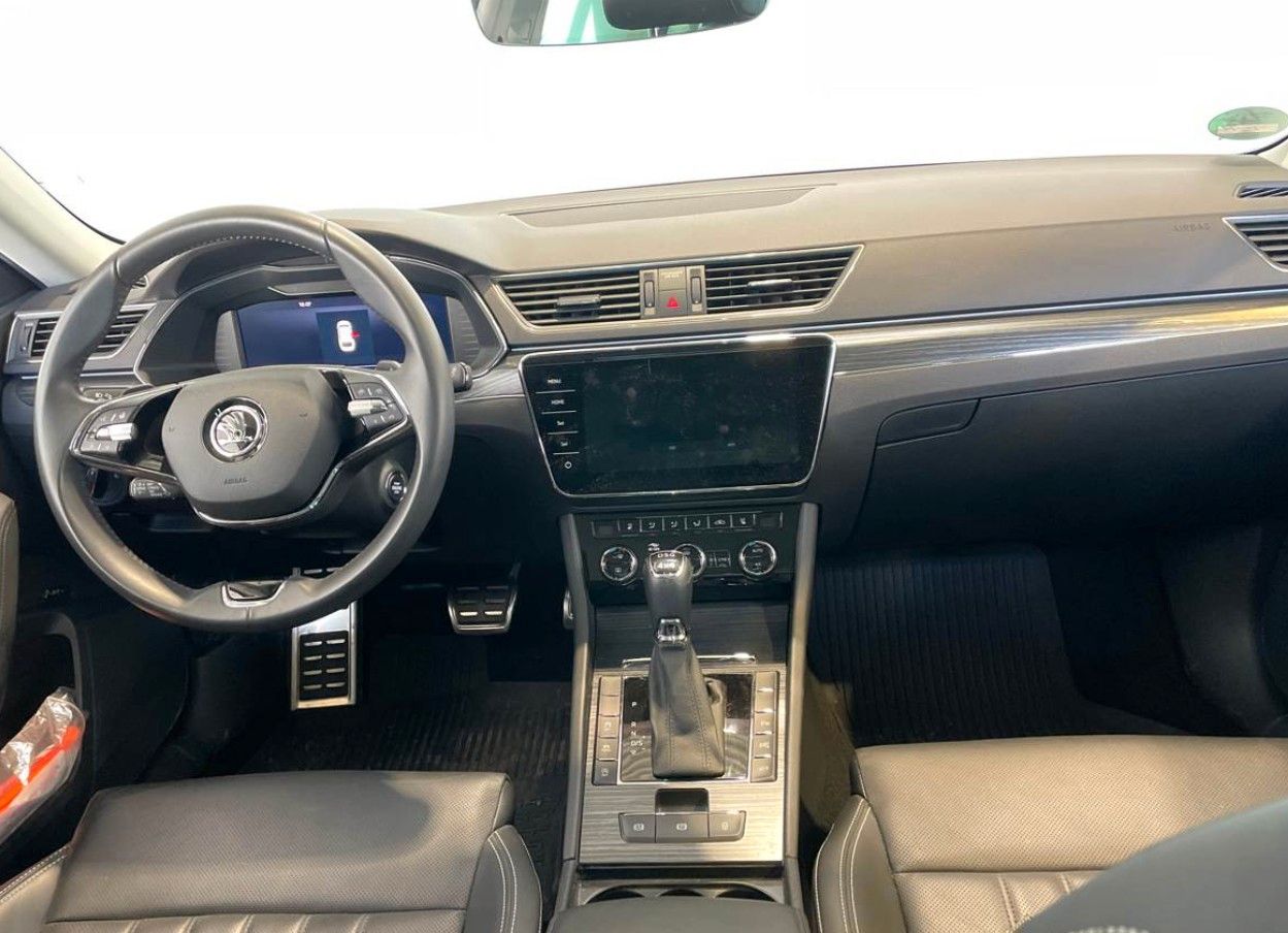 Fahrzeugabbildung SKODA Superb Combi 2.0D PREMIUM 4X4 NAVI/LED/KAMERA/SH