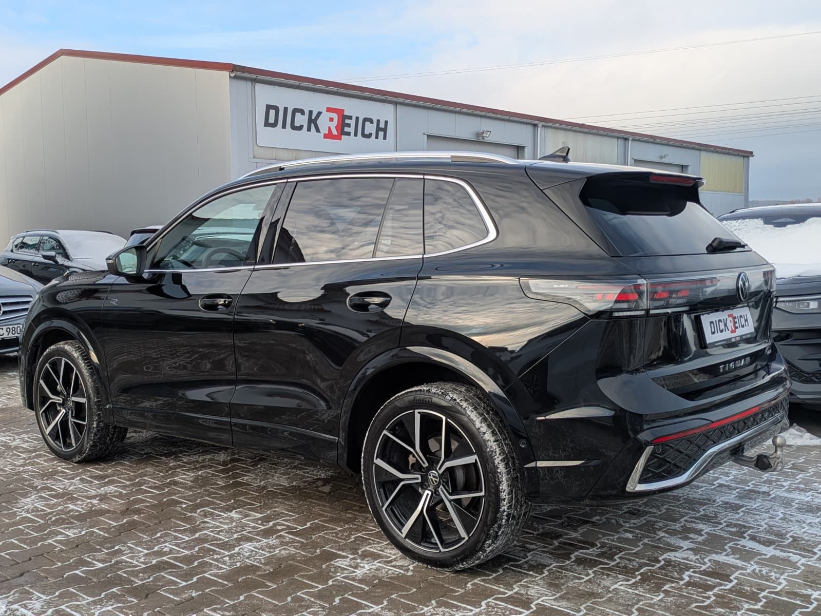 Fahrzeugabbildung Volkswagen Tiguan 2.0 TDI 4M R-Line PANO*H&K*AHK*MATRIX*20"