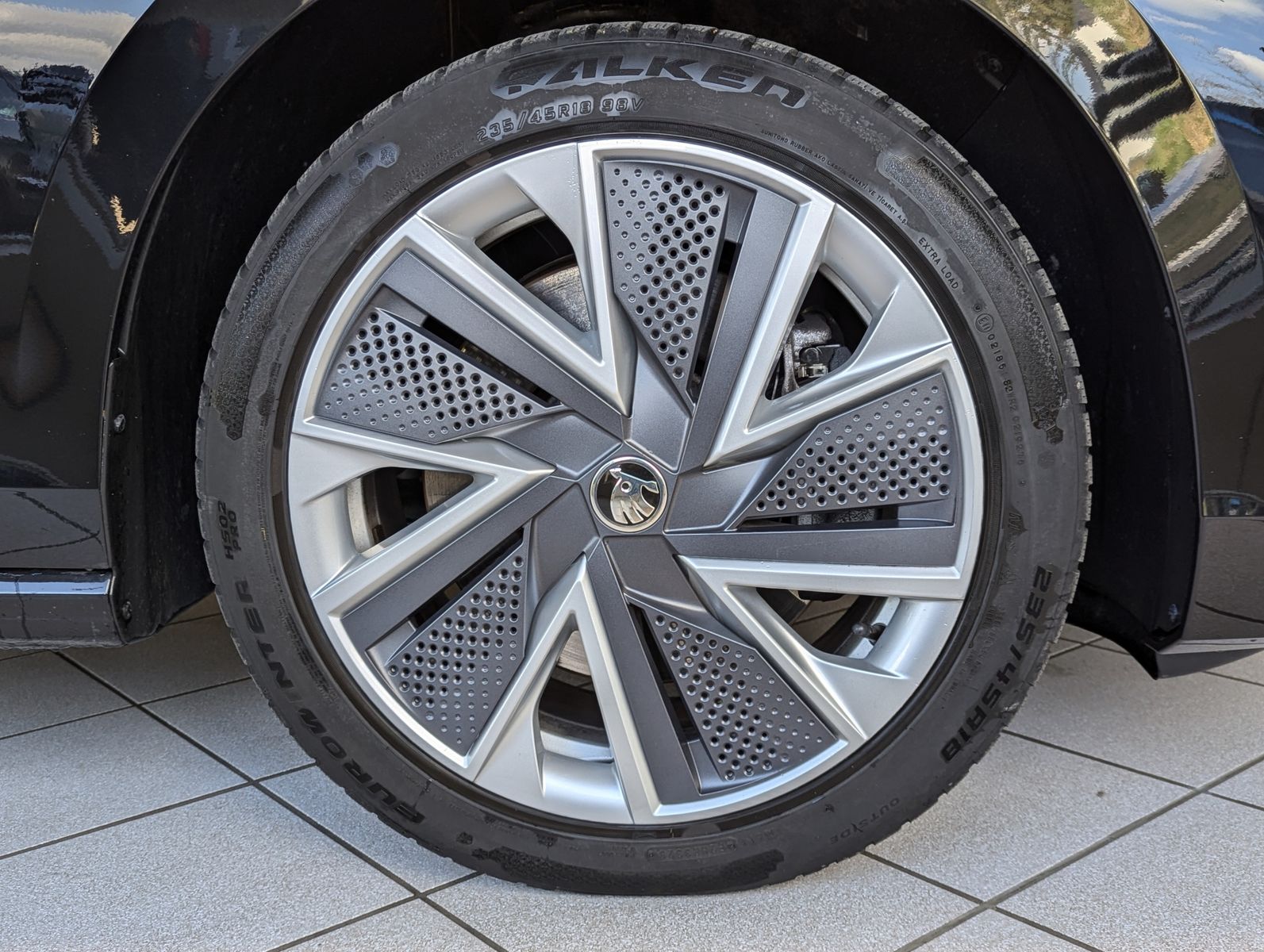 Fahrzeugabbildung SKODA Superb 2.0 TDI 4x4 Selection Matrix AHK 5J Garan