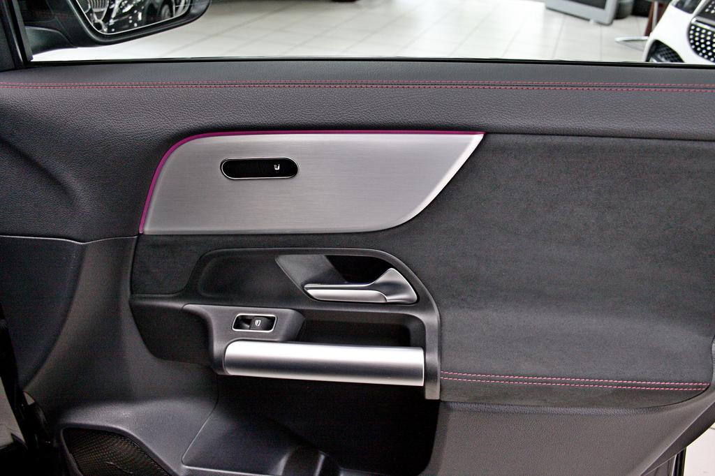 Mercedes-Benz GLA 220