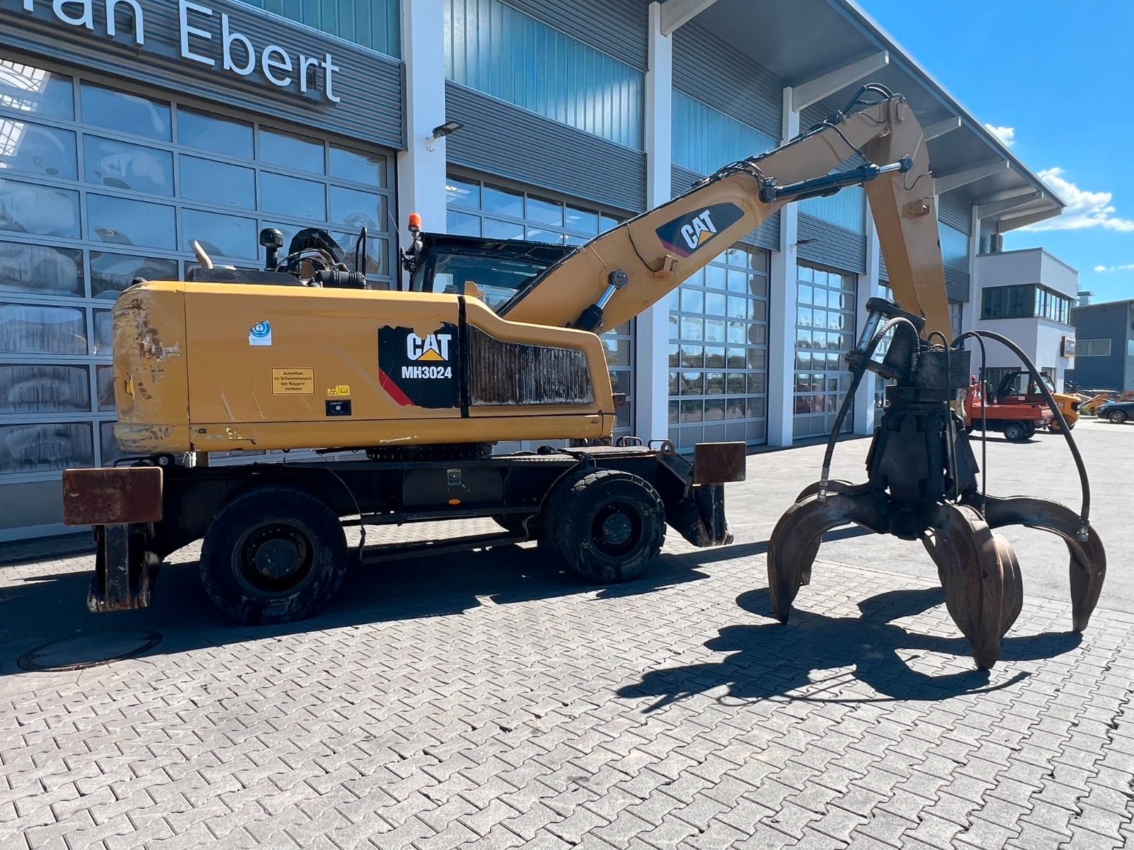 Fahrzeugabbildung CAT MH3024 / Schrottgreifer / 2019 / 9.082h