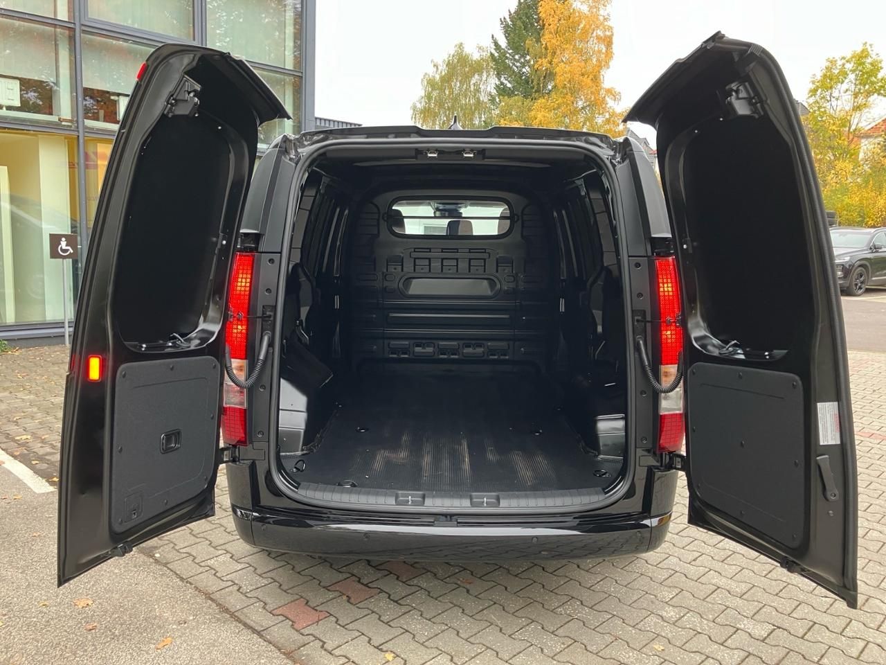 Fahrzeugabbildung Hyundai STARIA Cargo *Navi-Pak*V2L-Pak*Winter-Pak*Licht-