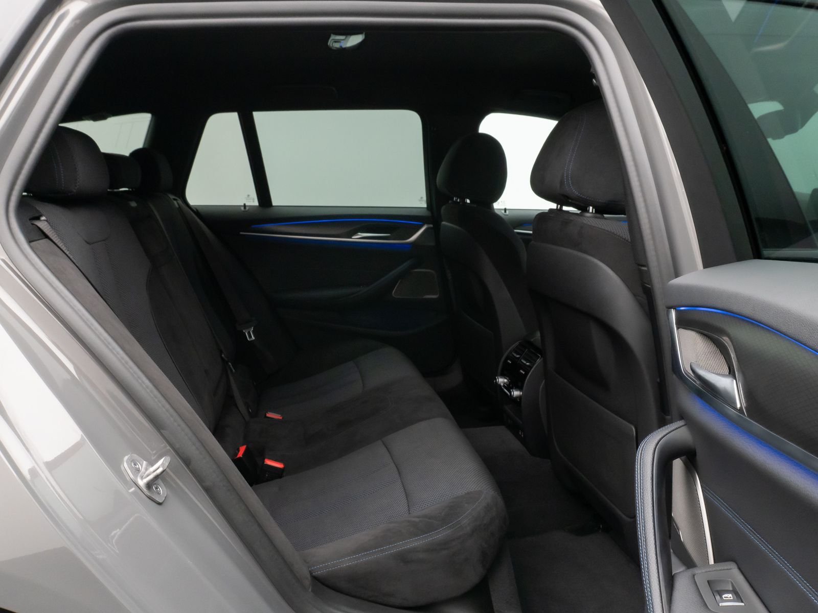 Fahrzeugabbildung BMW 530d xD M Sport Laser Kamera HUD DAB H/K 4xKlima