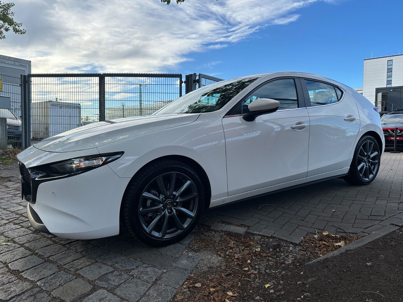 Fahrzeugabbildung Mazda 3 Homura*LED*APPLECAR*ACC*ALLTWETTER