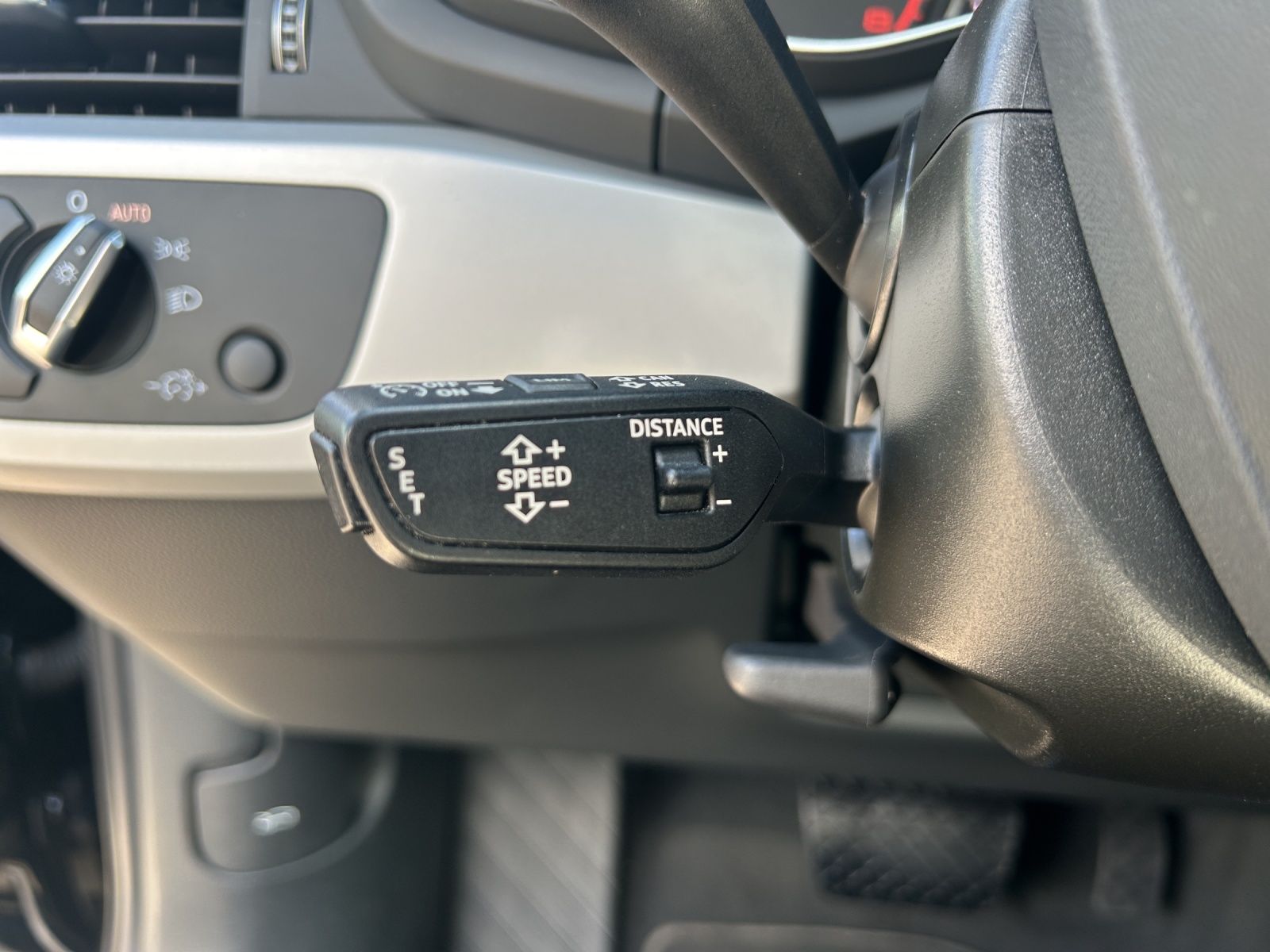 Fahrzeugabbildung Audi A4 Avant 35 TFSI S tronic ACC RKF CLIMA LED
