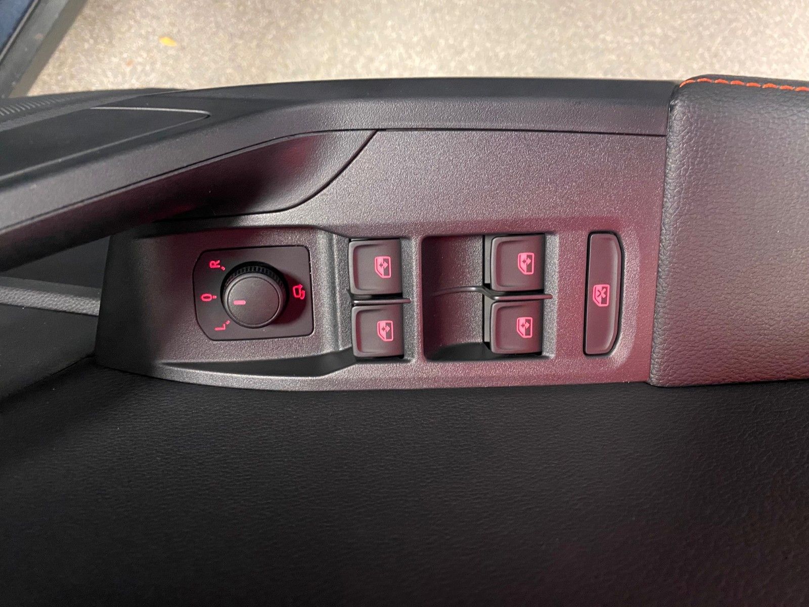 Fahrzeugabbildung SEAT Arona 1.0 TSI FR Garantie 2030+voll LED++KAMERA+