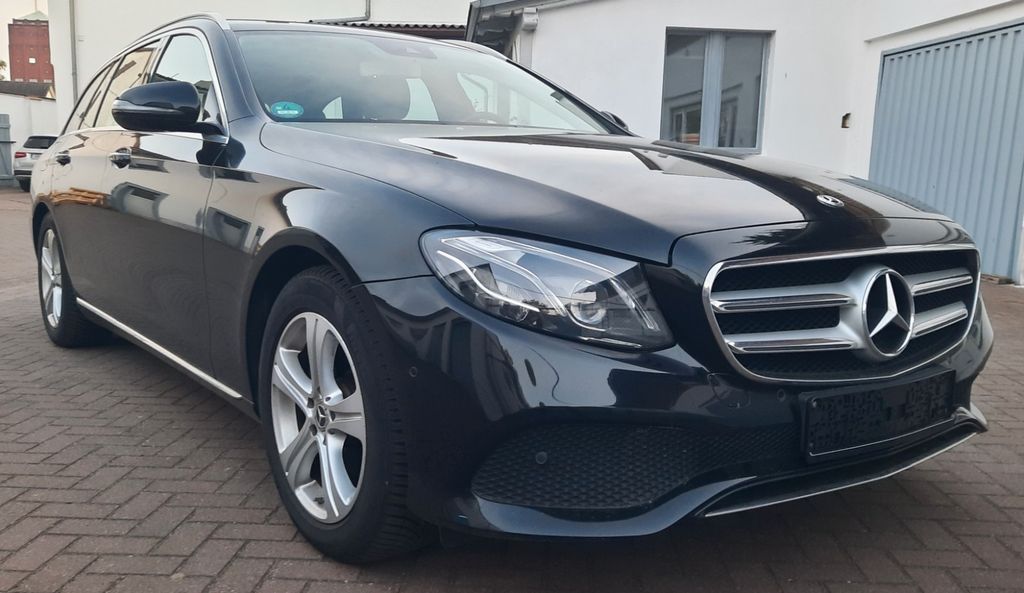 Image of Mercedes-Benz E 220