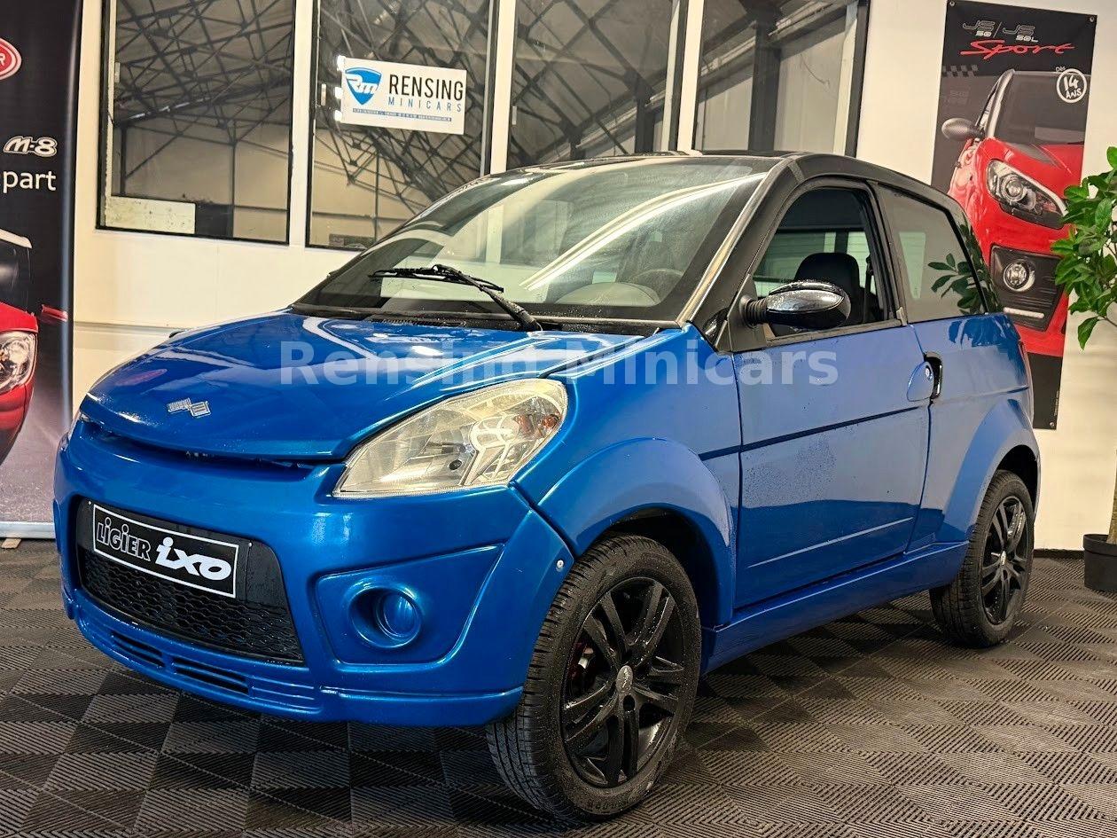 Ligier IXO Blue and Black Mopedauto Microcar 45 KM