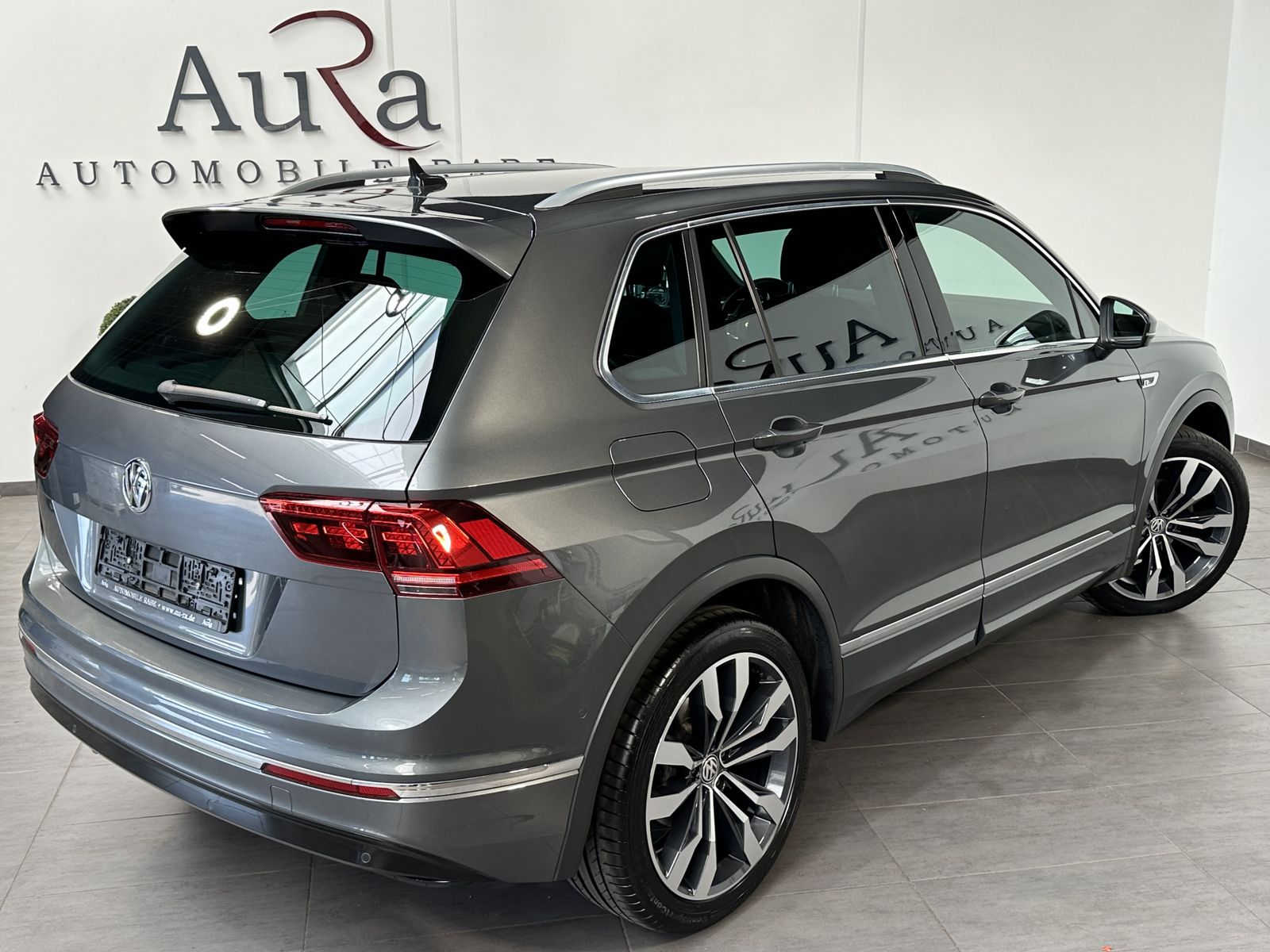 Fahrzeugabbildung Volkswagen Tiguan 1.5 TSI DSG R-Line NAV+LED+HUD+ACC+KAMERA