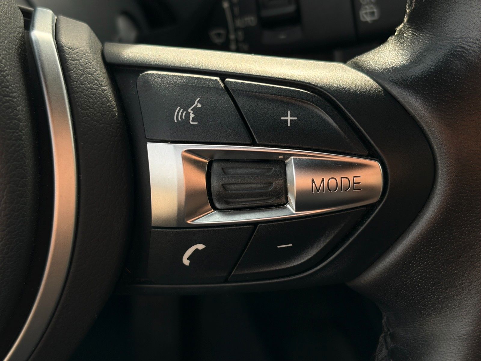 Fahrzeugabbildung BMW 120i M Sport Shadow Aut. SHZ PDC LED Navi TEMP