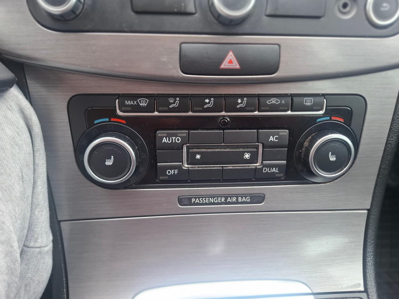 Volkswagen Passat 2011 — photo 19