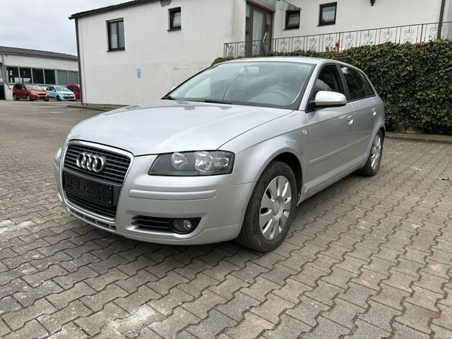 Audi A3 1.6 Attraction Klimaautomatik 8 fach Alu