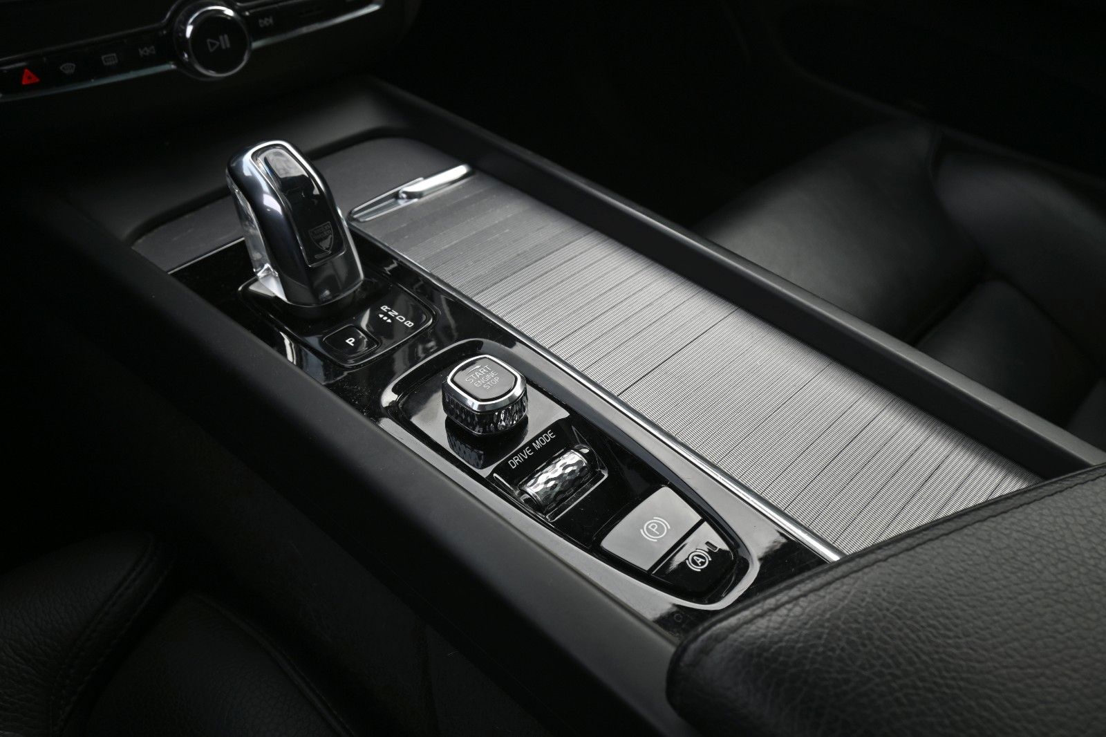 Fahrzeugabbildung Volvo XC60 T8 RC AWD Inscription*PANO*RFK*BLIS*DAB*AHK