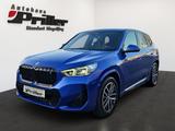 BMW iX1 xDrive 30 M Sport/Innovations-Paket/Panorama - blaue BMW iX1